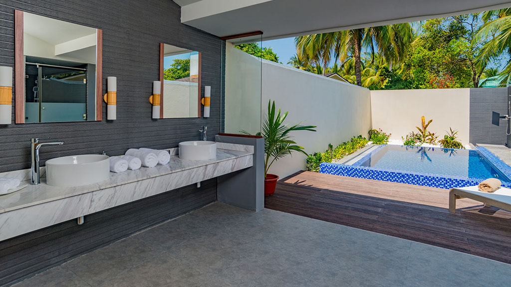 Pool Villa - Outdoors - Bathroom - Fiyavalhu Resort Maldives